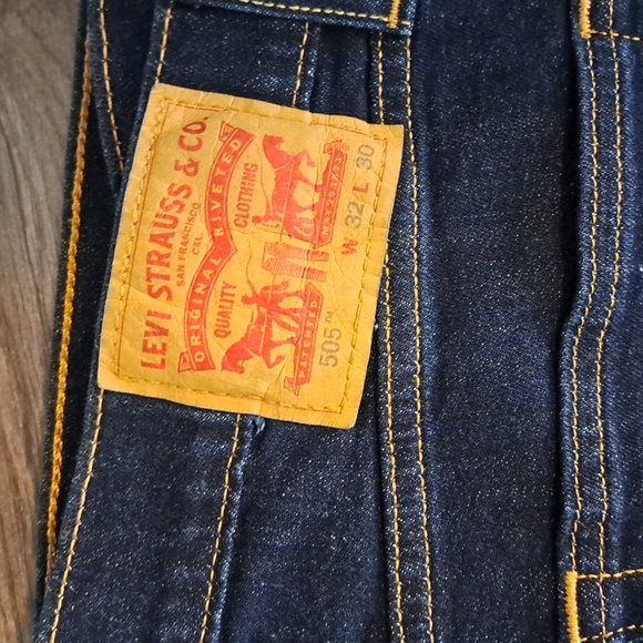 Levis 505 Regular fit 32 30 - Picture 3 of 4